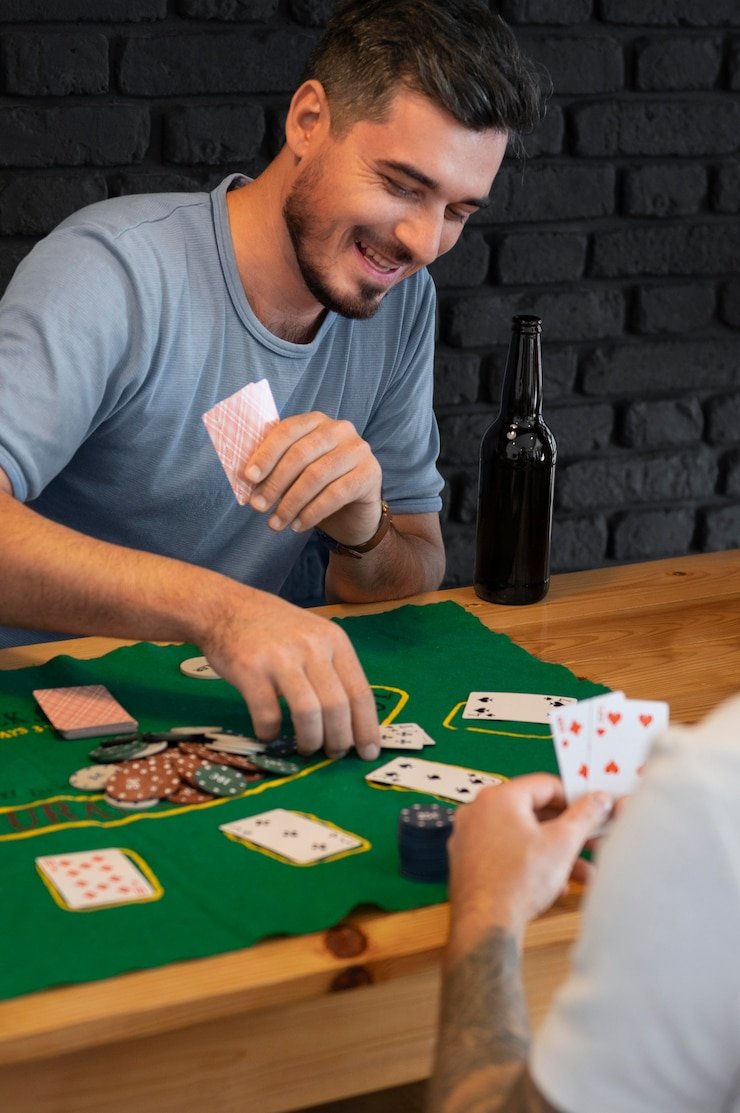 Layar permainan live dealer dengan video dealer langsung dan interface interaktif